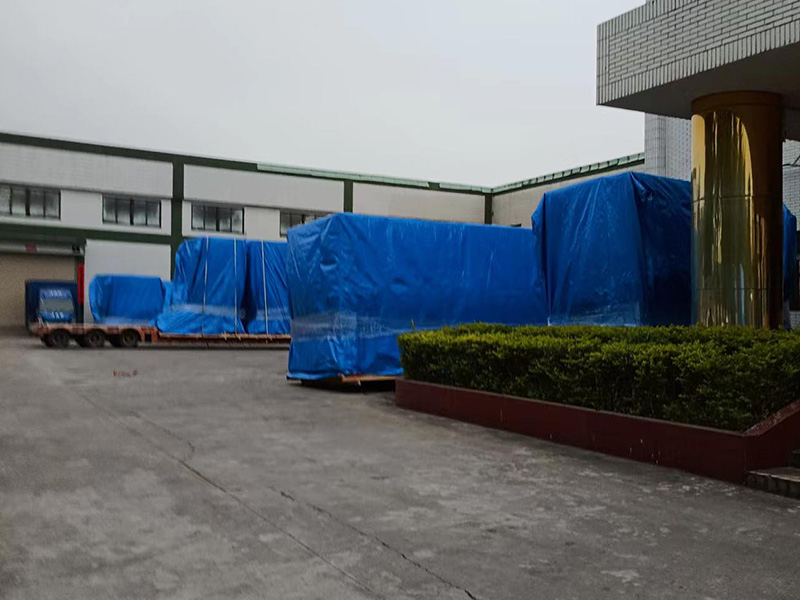 東莞某(mou)公司重型(xing)設備防雨(yu)真空木箱(xiang)