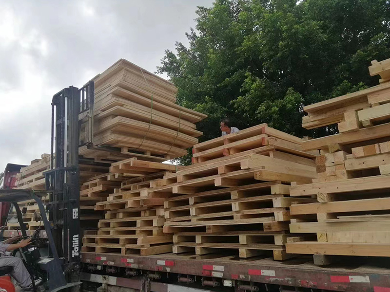 國(guo)内普(pu)通木(mu)箱裝(zhuang)車現(xian)場