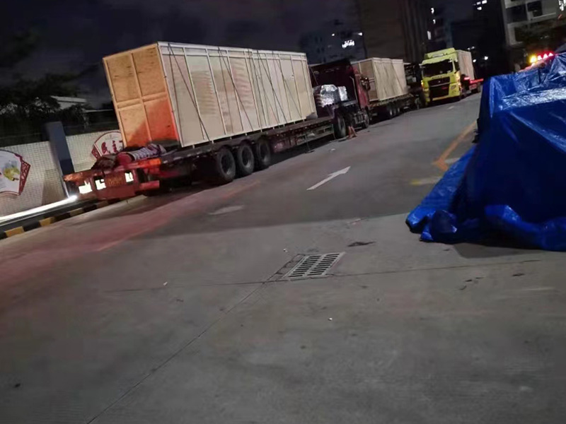 深圳(zhen)公明(ming)某公(gong)司打(da)包裝(zhuang)車現(xian)場