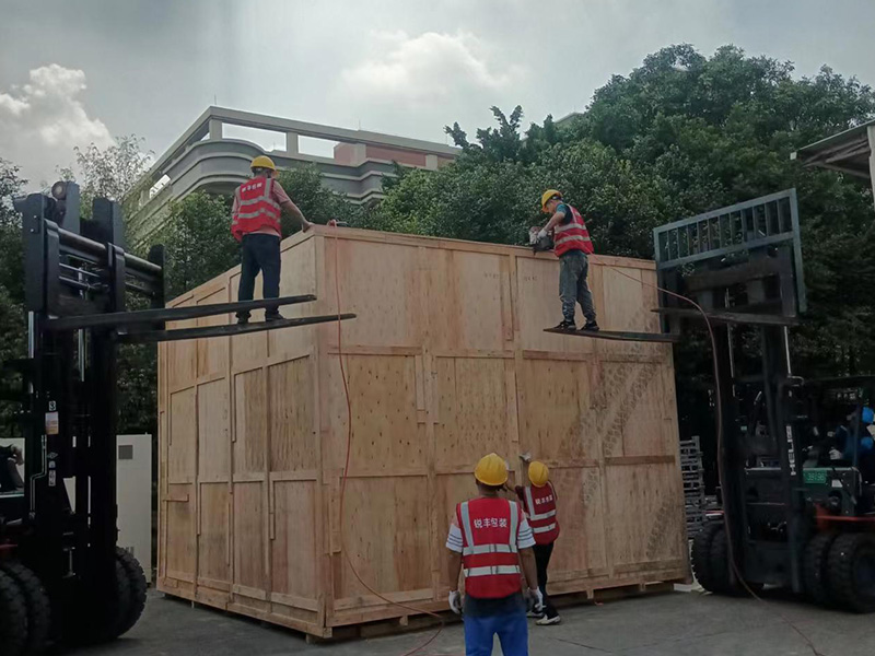 搬遷超(chao)高超寬木(mu)箱
