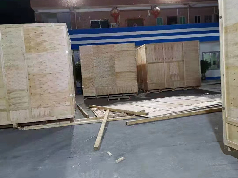 重(zhong)型加固(gu)木箱